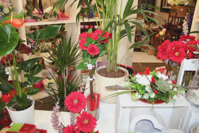 Decoración con flores, adornos florales, regalos de flores de Floristería Madreselva