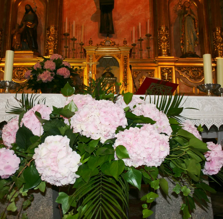 Decoración de bodas y ceremonias, decoración con flores de Iglesias, fiestas y eventos